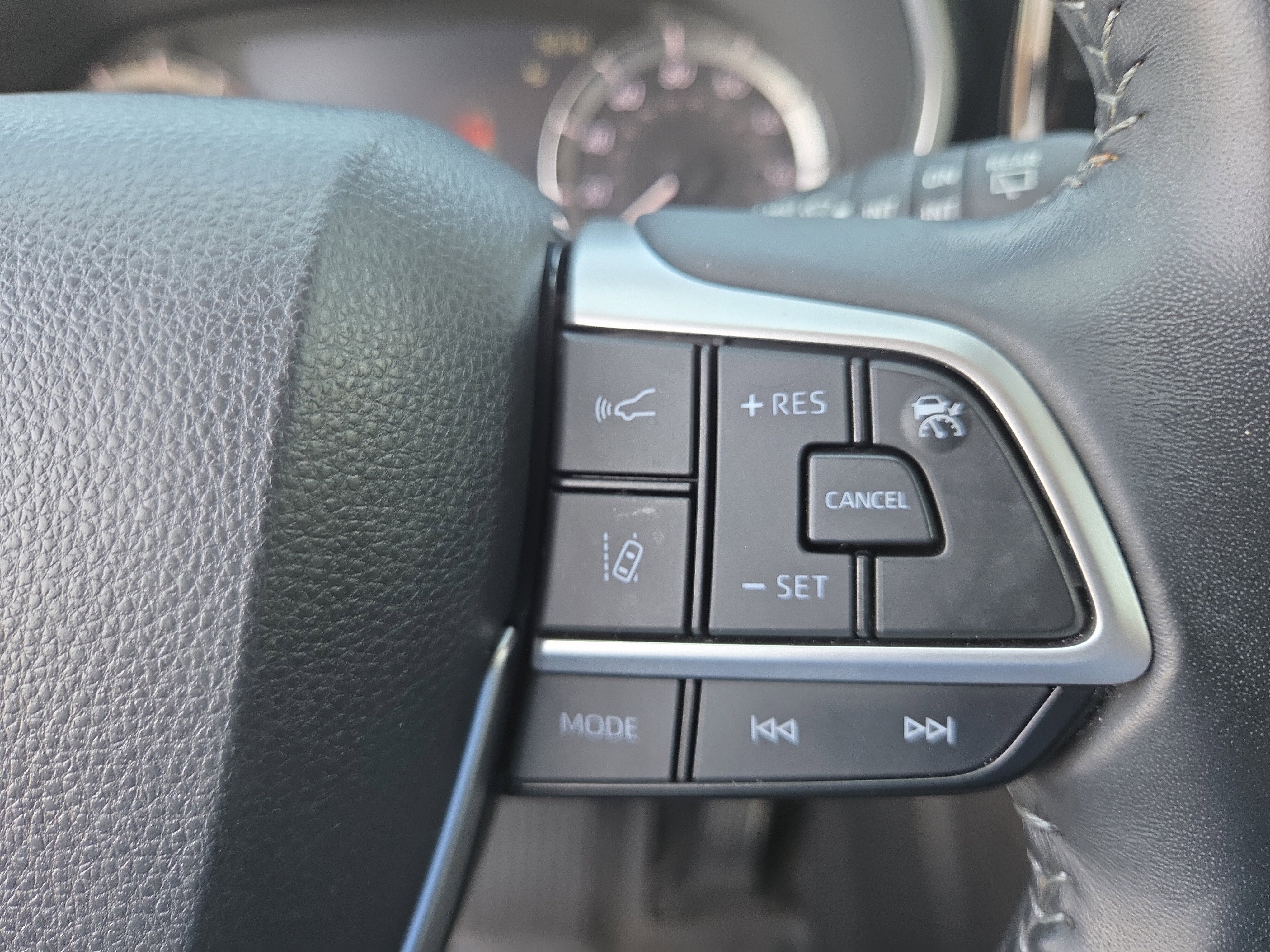 Used 2023 Toyota Highlander XLE AWD/4WD image 31