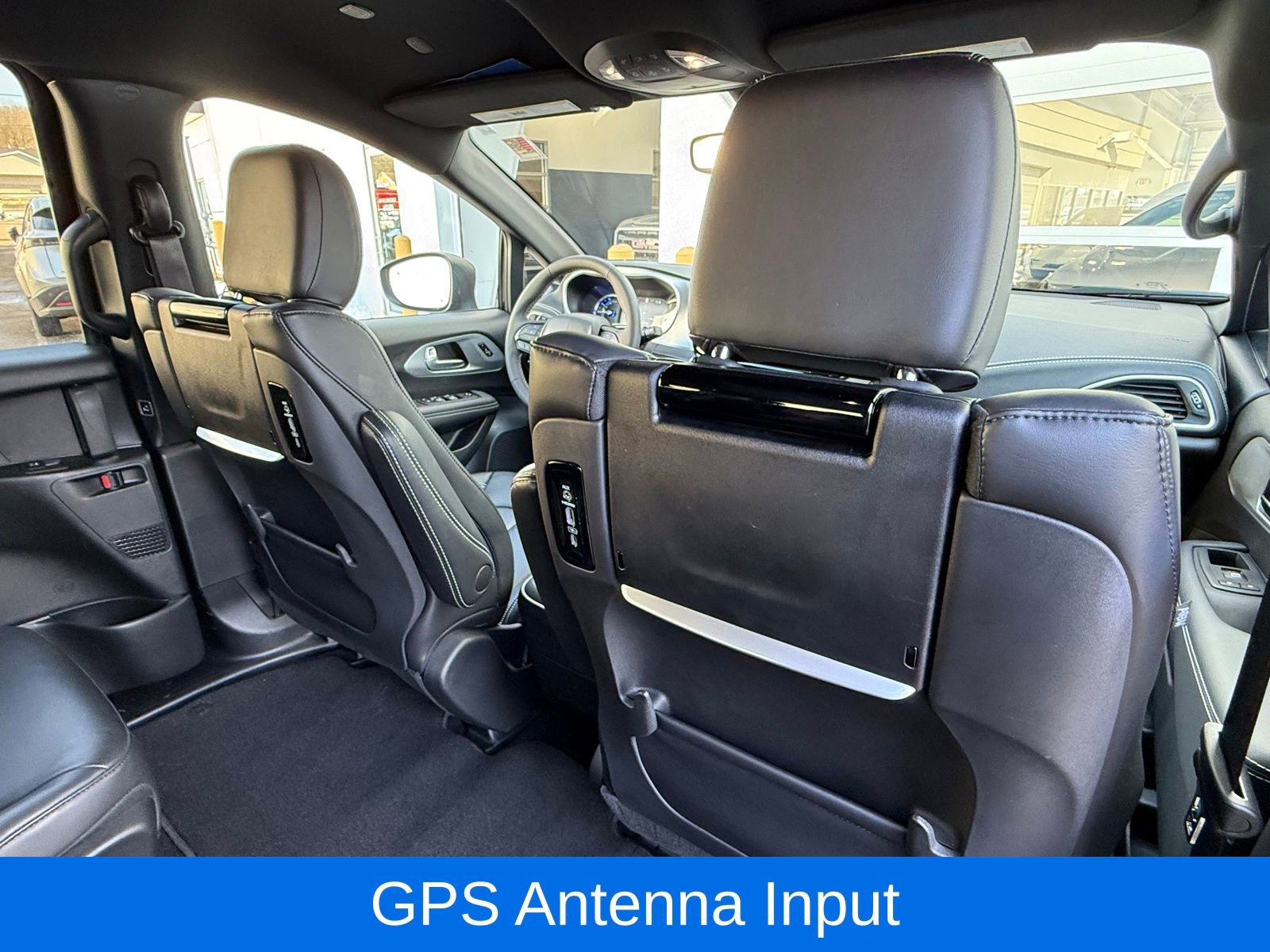 Used 2023 Chrysler Pacifica Touring-L w/ Uconnect Theater Family Group image 19