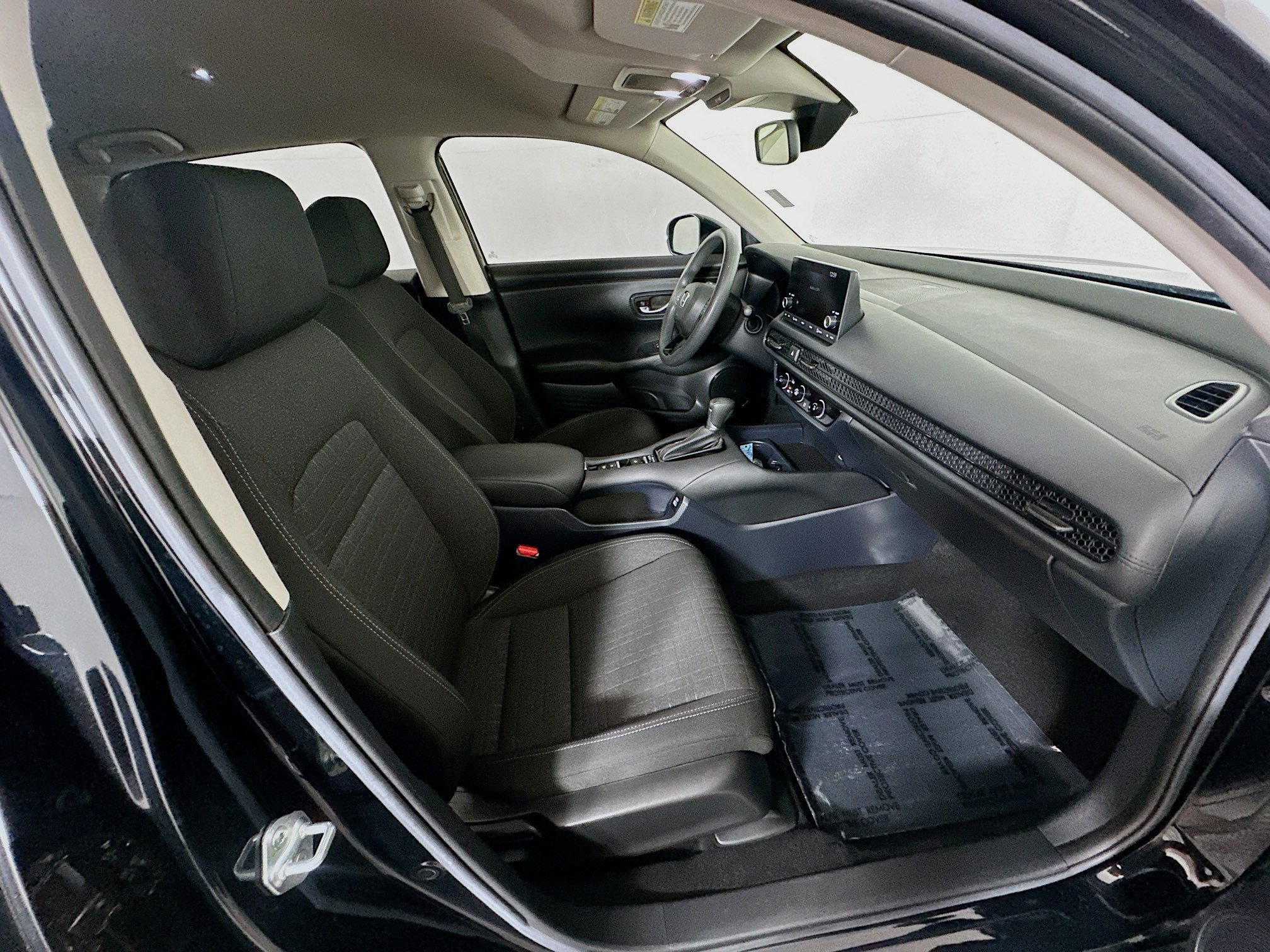Certified 2023 Honda HR-V LX image 28