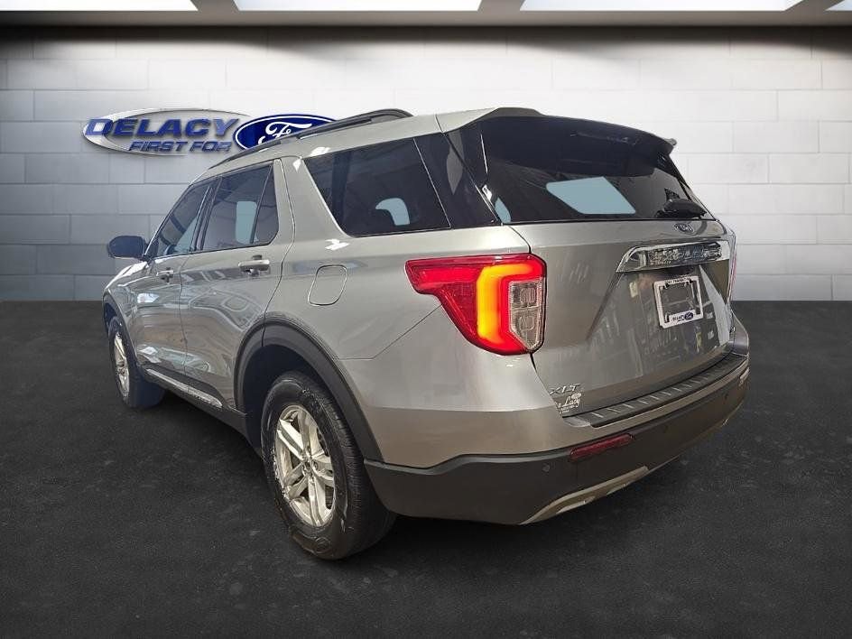 Used 2022 Ford Explorer XLT w/ Equipment Group 202A image 3