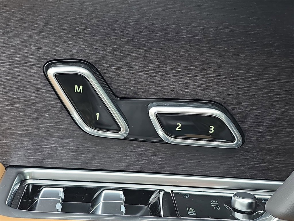 New 2026 Land Rover Range Rover SE image 30