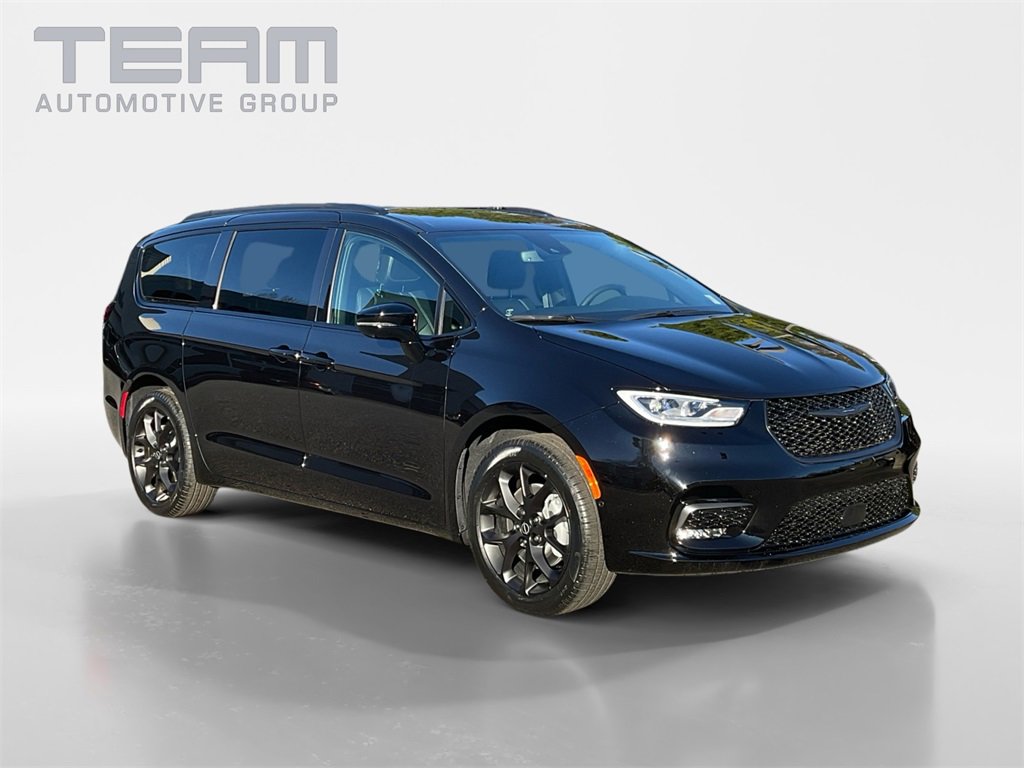 New 2026 Chrysler Pacifica Select w/ S Appearance Package