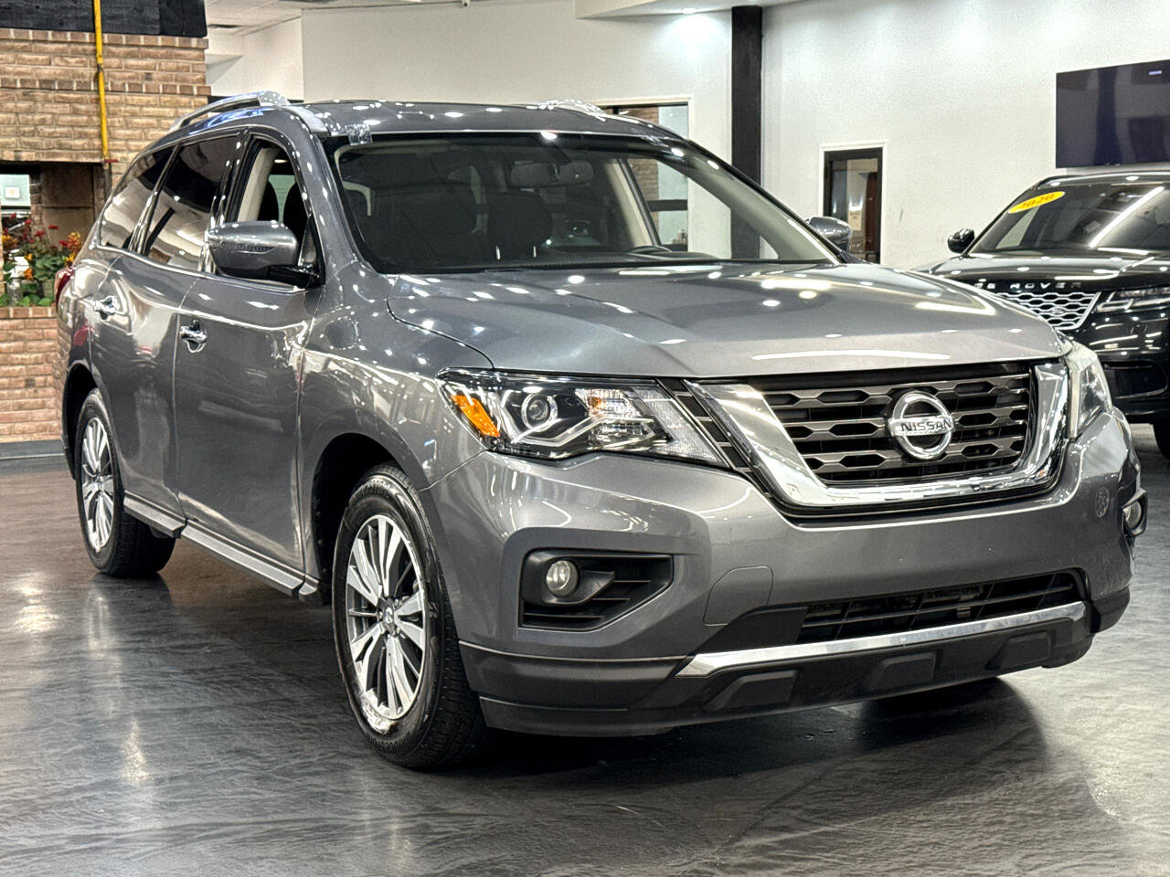 Used 2019 Nissan Pathfinder SV image 8