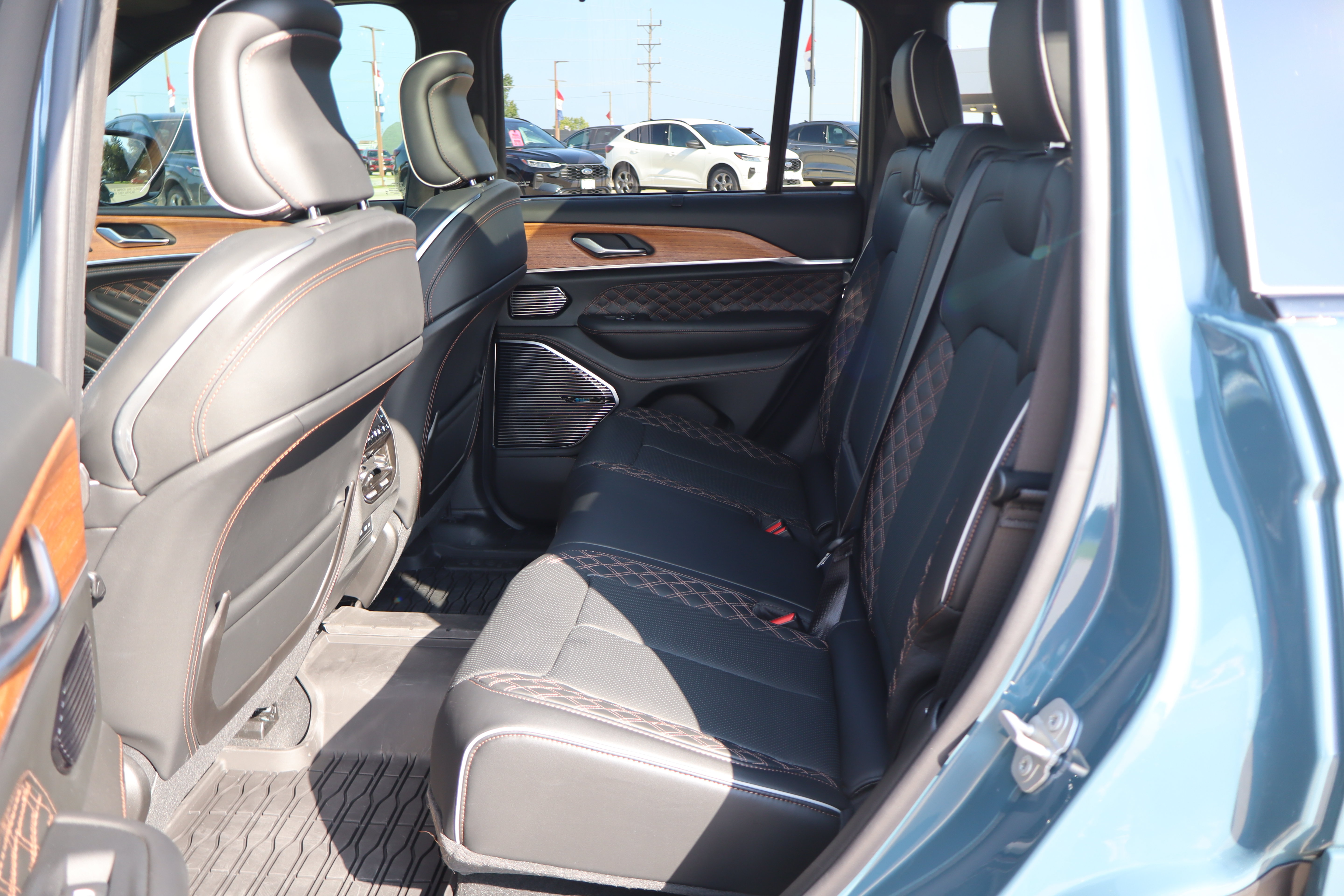 Used 2026 Jeep Grand Cherokee Summit w/ Obsidian Package AWD/4WD image 10