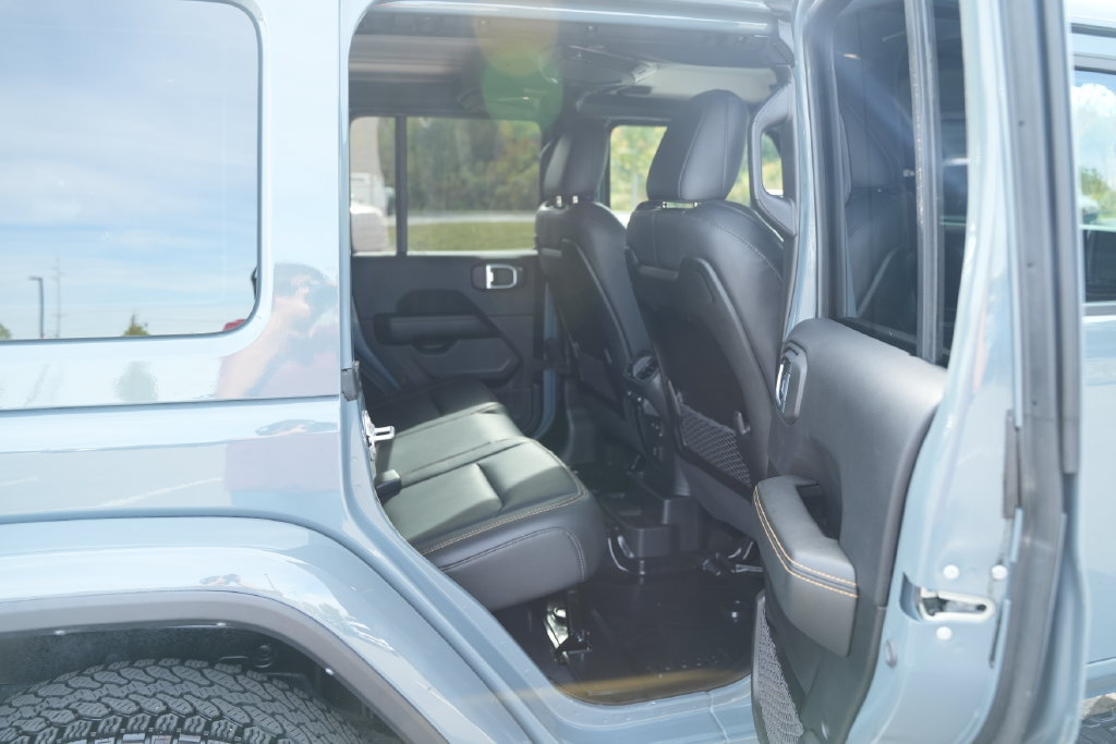 Used 2024 Jeep Wrangler Unlimited Sahara w/ Safety Group AWD/4WD image 23