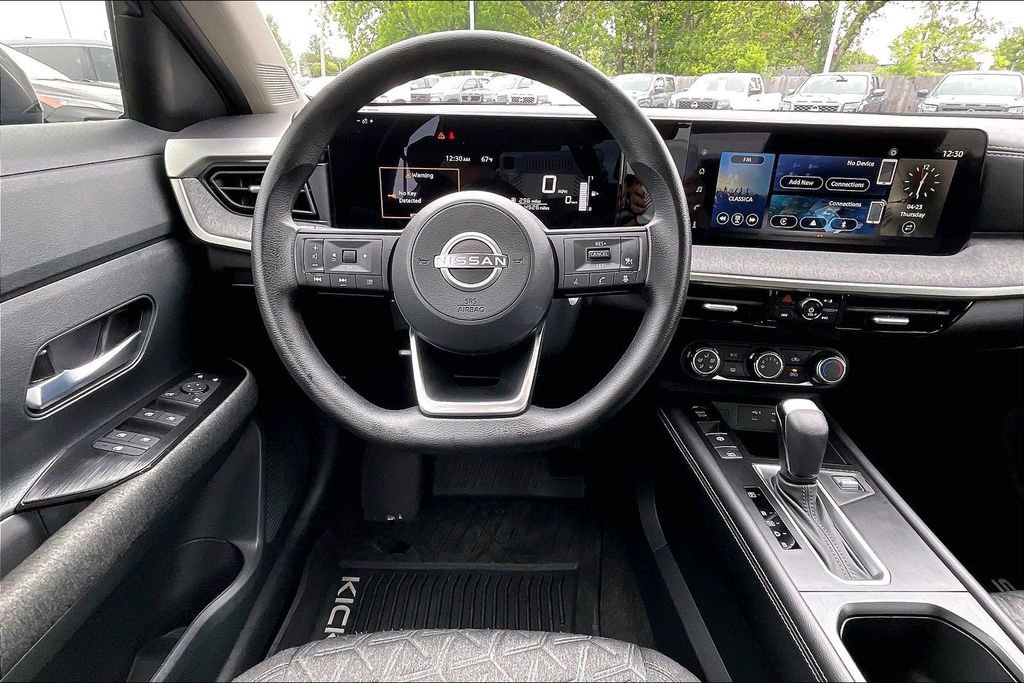 Used 2025 Nissan Kicks SV AWD/4WD image 7