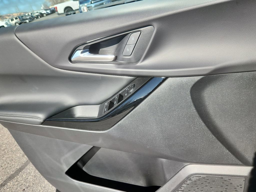 Used 2025 Chevrolet Equinox LT image 8