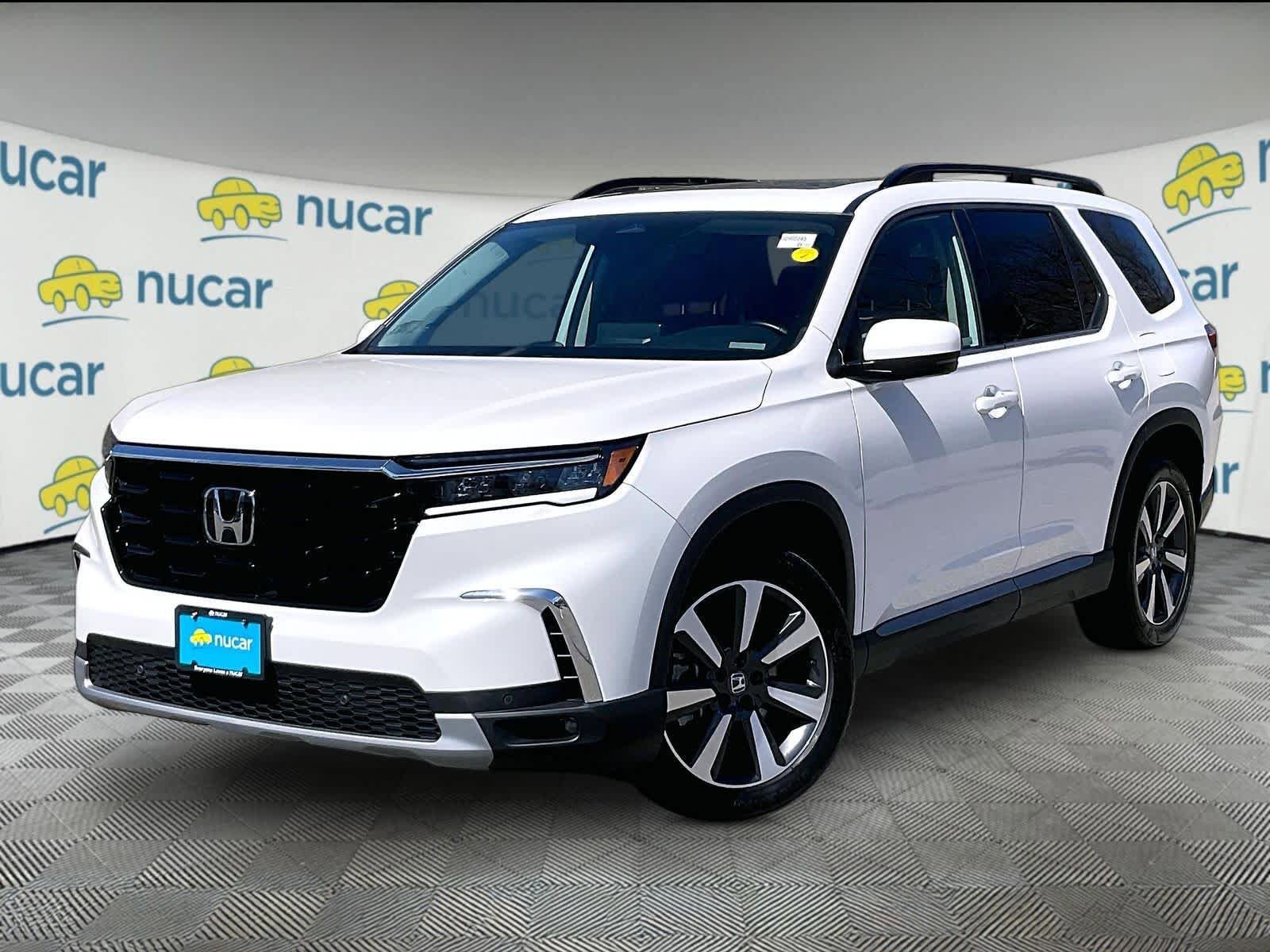 Used 2025 Honda Pilot Touring image 3