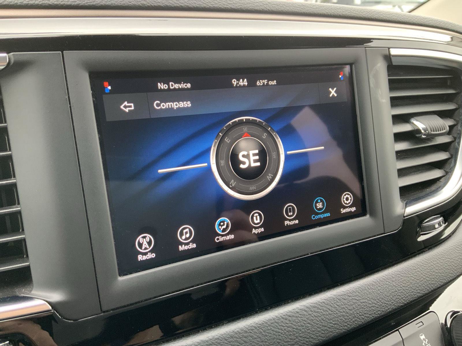 Used 2020 Chrysler Voyager Lxi FWD image 35