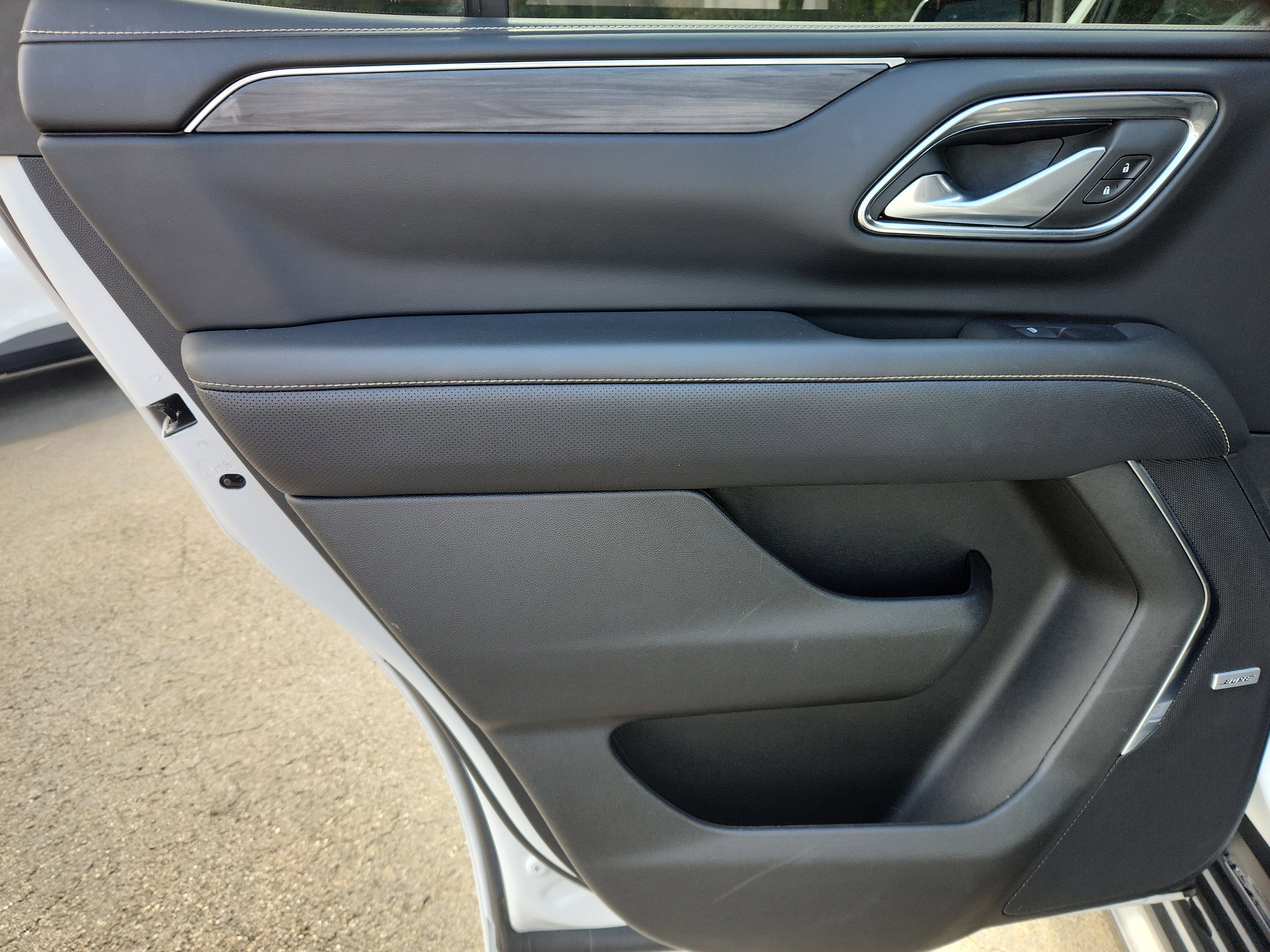 Used 2024 GMC Yukon SLT image 32