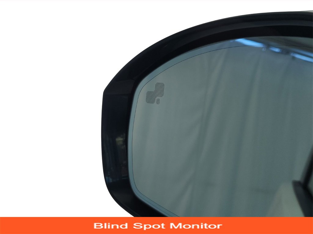 Used 2017 Land Rover Discovery HSE image 13