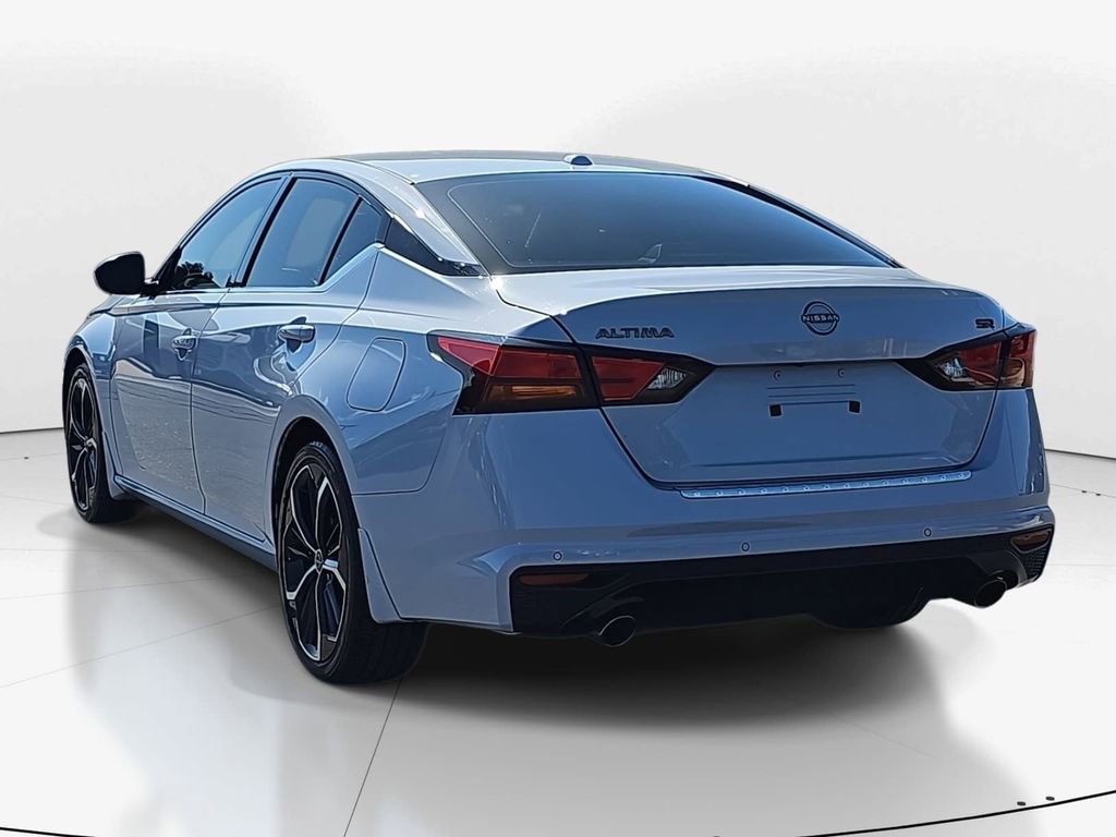 Used 2023 Nissan Altima 2.5 SR w/ SR Premium Package image 7