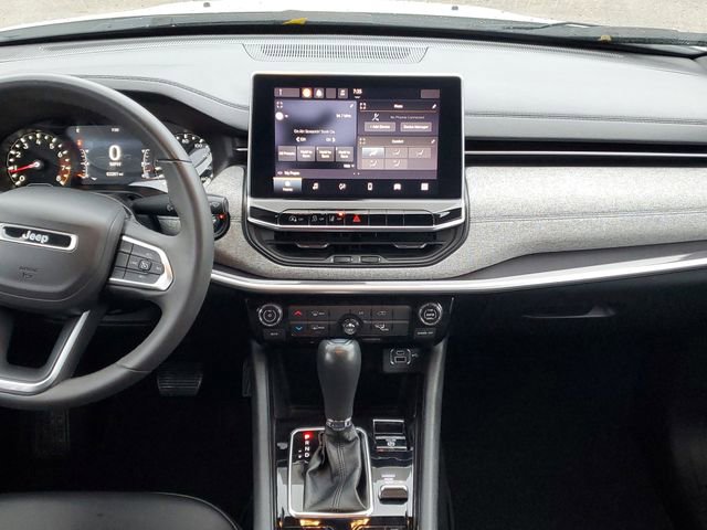 Used 2023 Jeep Compass Latitude image 28