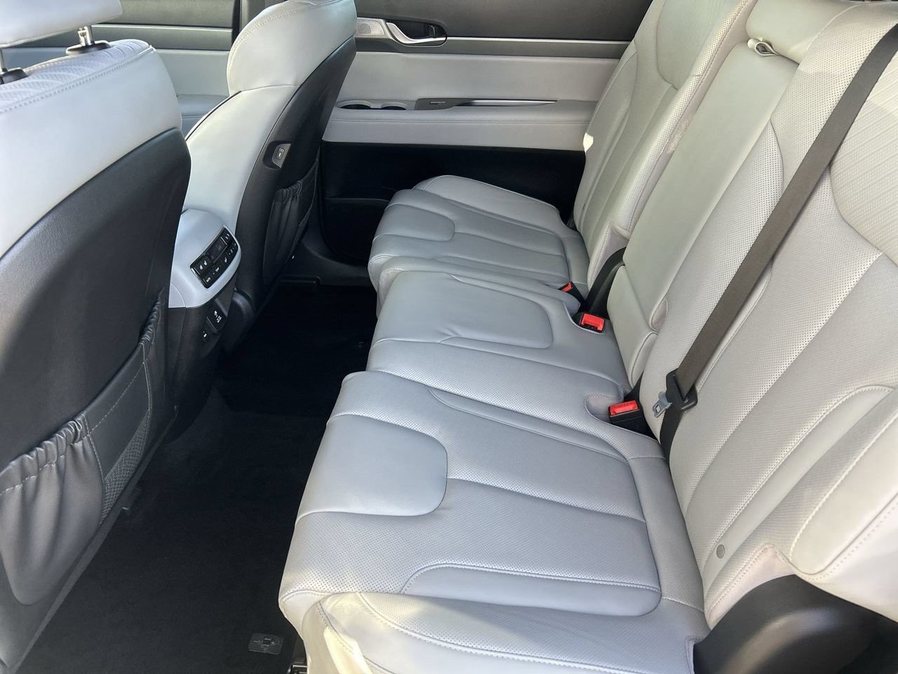 Used 2024 Hyundai Palisade SEL FWD image 15