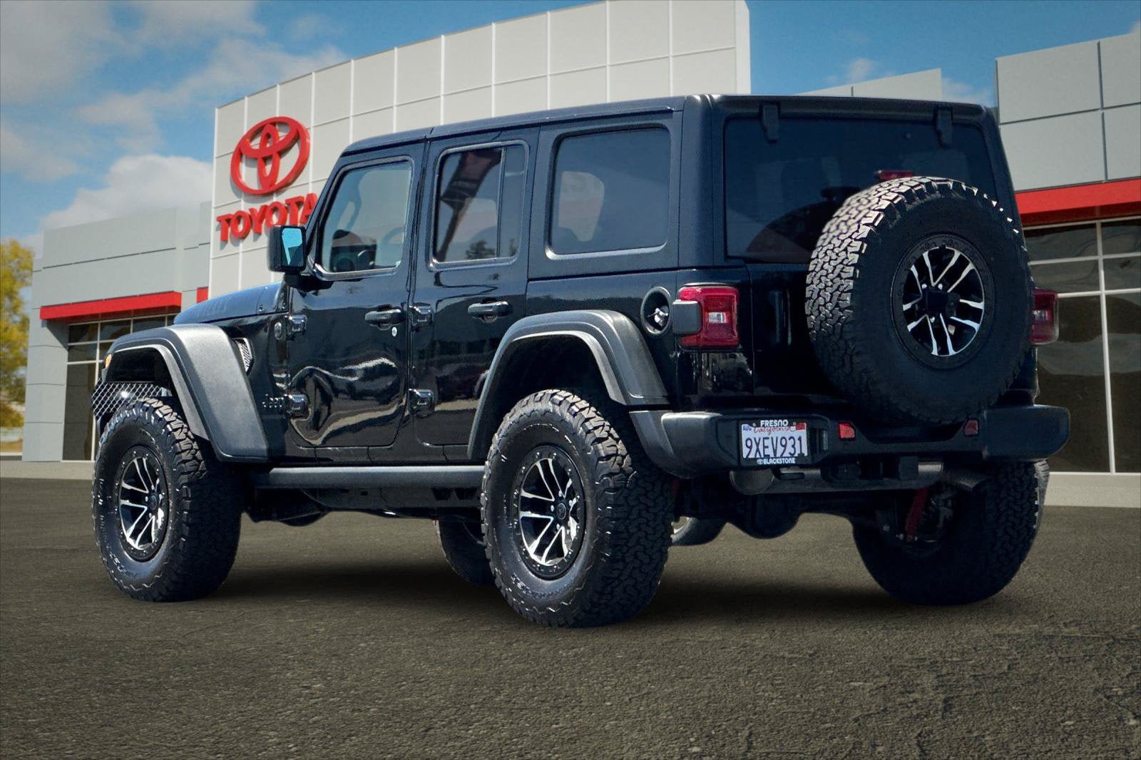 Used 2025 Jeep Wrangler Unlimited Sport AWD/4WD image 5