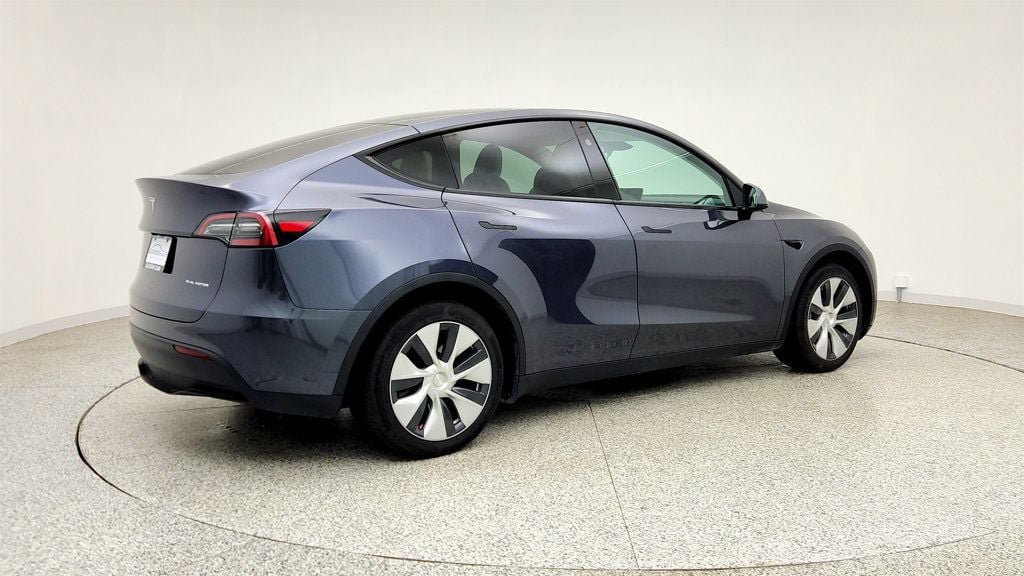 Used 2023 Tesla Model Y Long Range AWD/4WD image 5