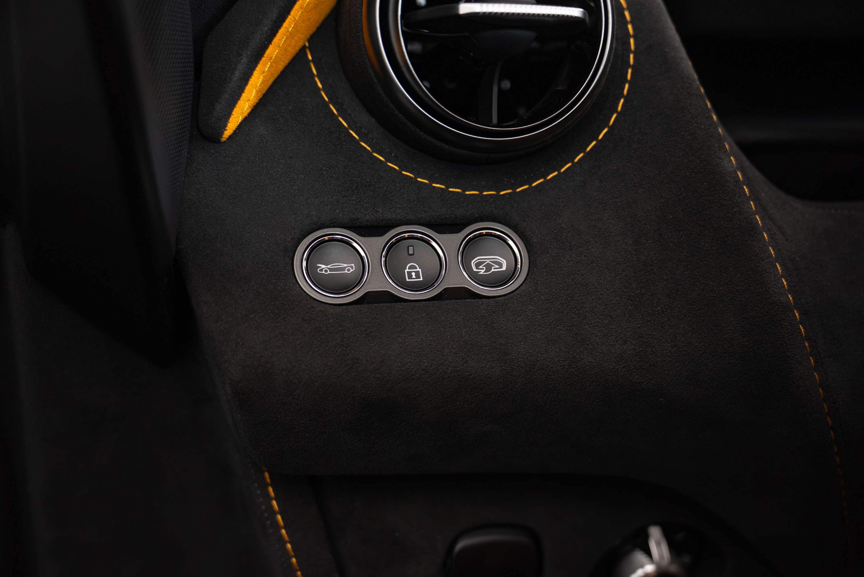 Used 2022 McLaren 765LT RWD image 17