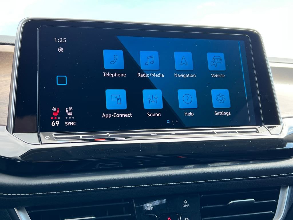 Used 2025 Volkswagen Atlas SE image 27