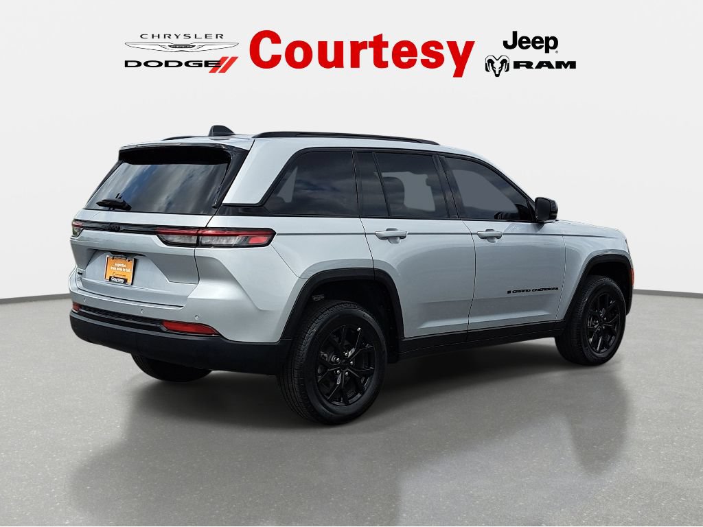 Certified 2025 Jeep Grand Cherokee Altitude AWD/4WD image 4