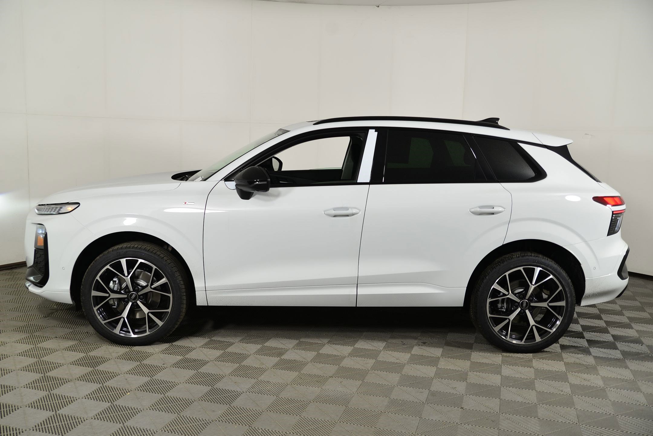 New 2026 Audi Q3 quattro 2.0T image 2