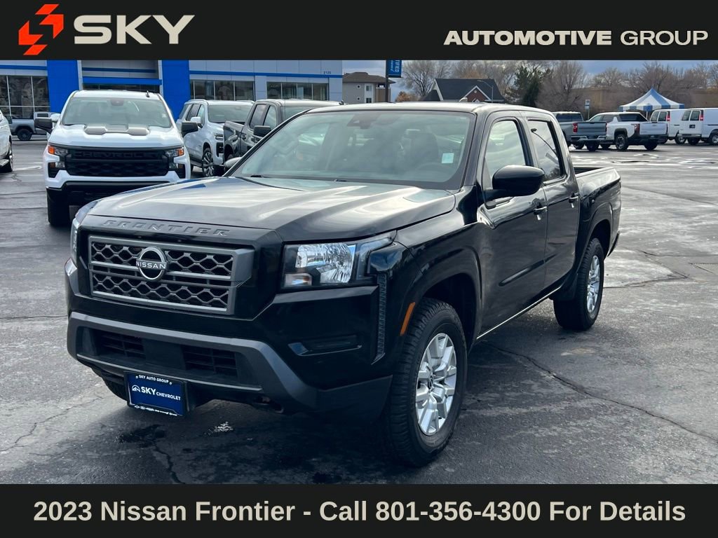 Used 2023 Nissan Frontier SV image 2
