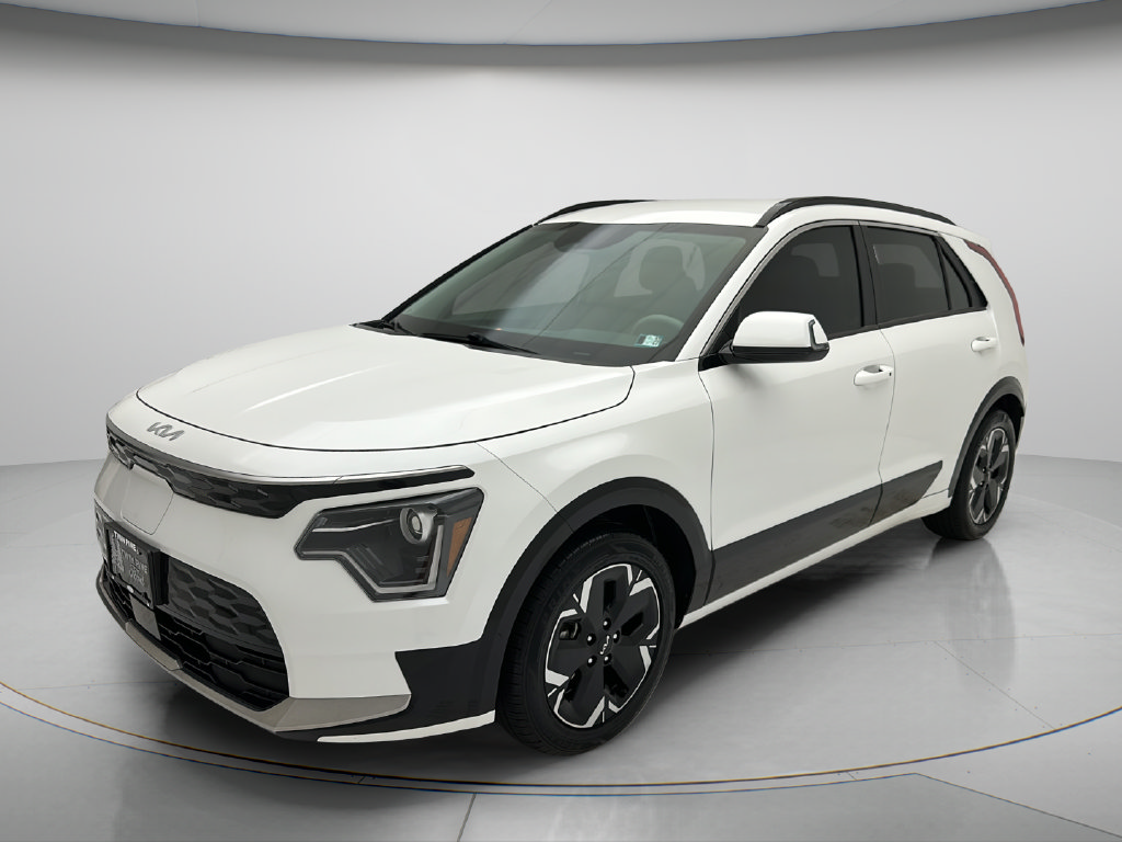 Used 2023 Kia Niro Wind w/ Wind Preserve Package FWD image 3