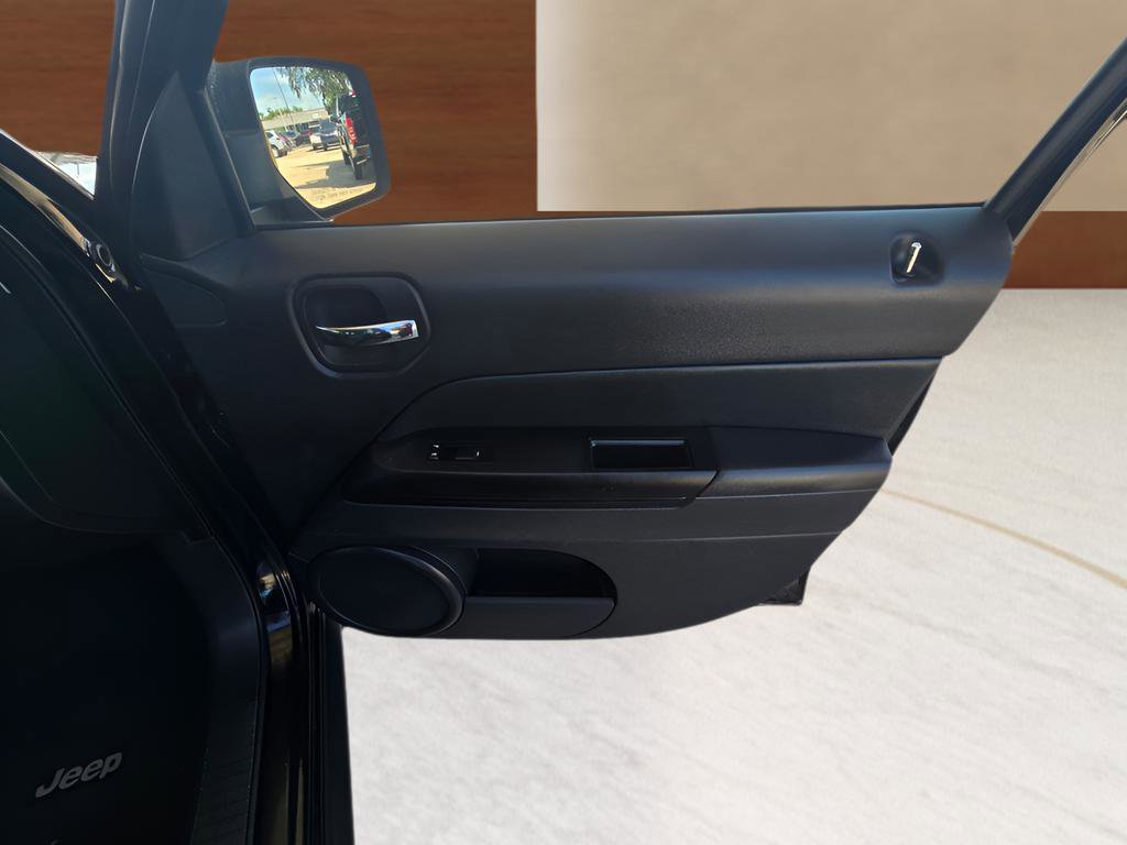 Used 2014 Jeep Patriot Latitude FWD image 24