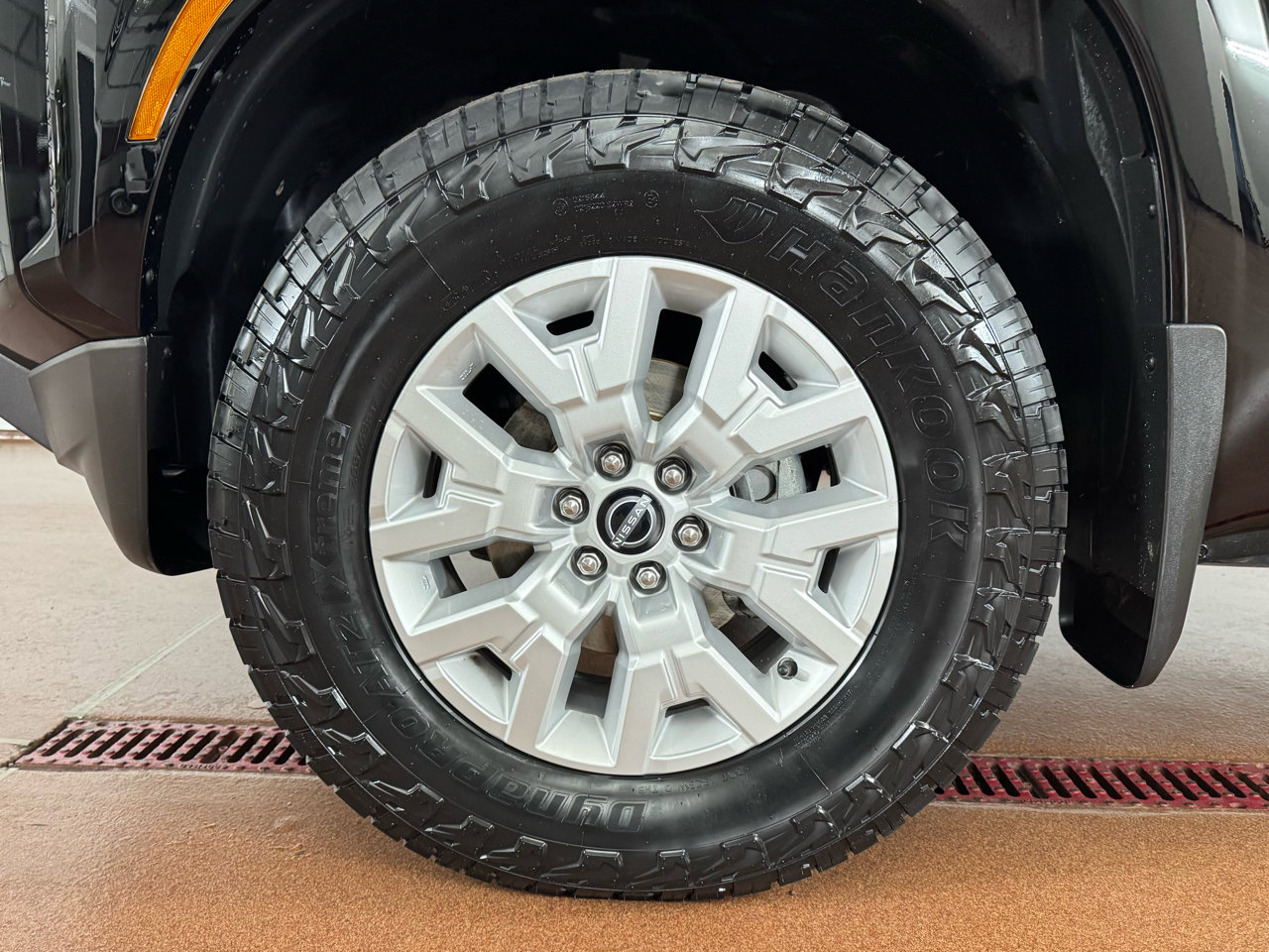 Used 2022 Nissan Frontier SV w/ Technology Package image 9