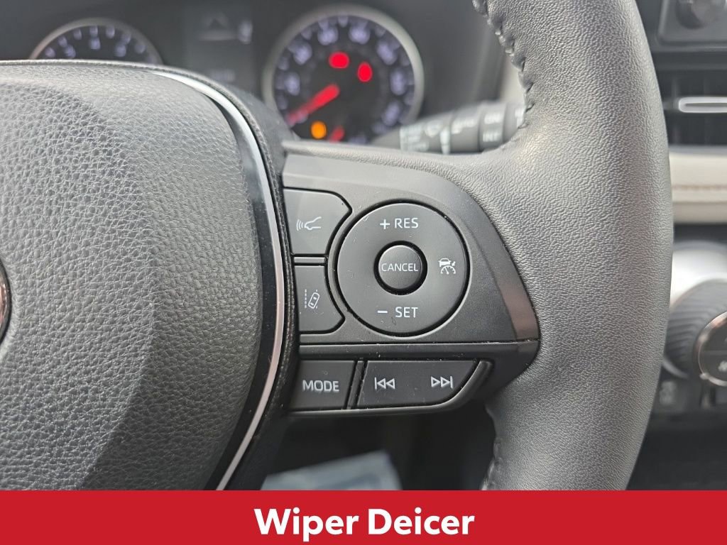 Used 2021 Toyota RAV4 XLE Premium image 27