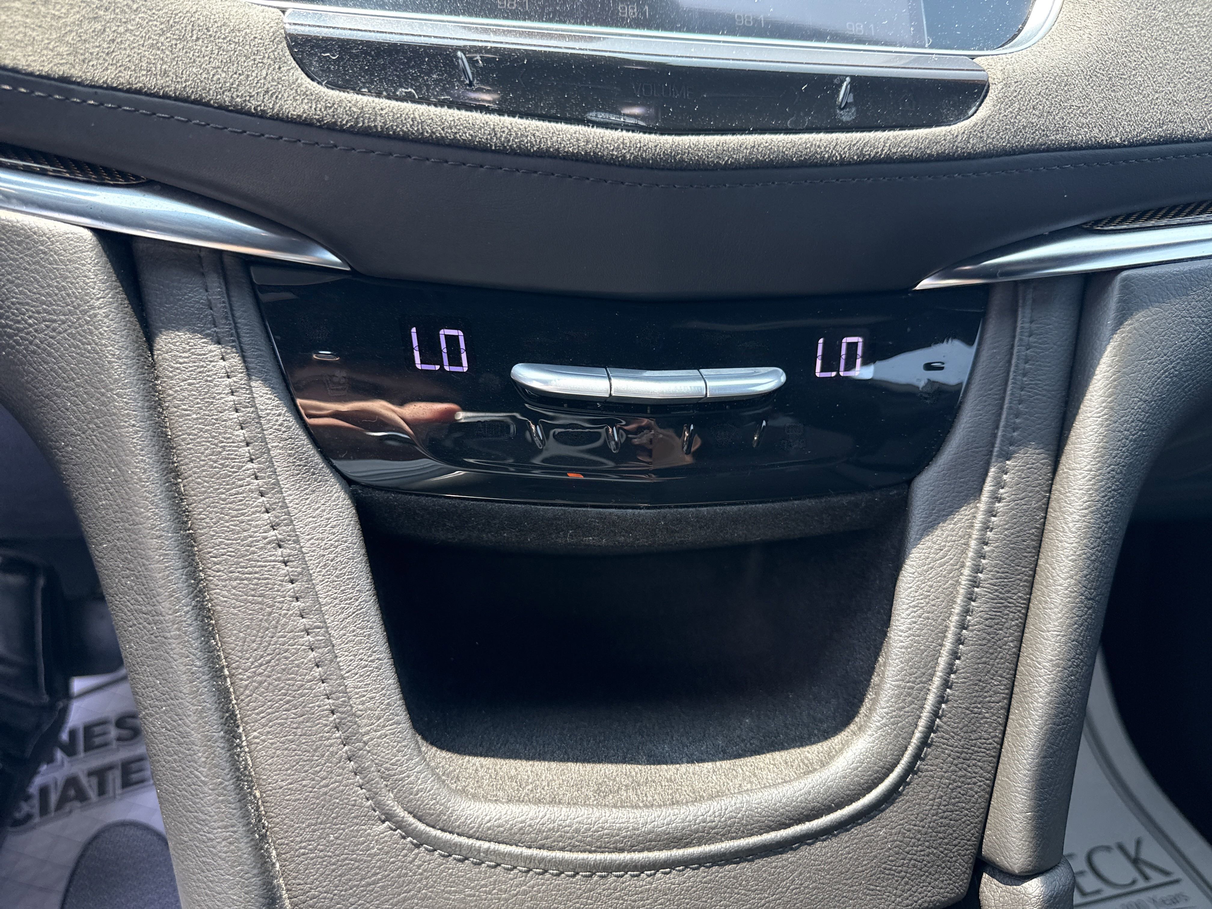 Used 2017 Cadillac XT5 Platinum w/ Driver Assist Package image 18