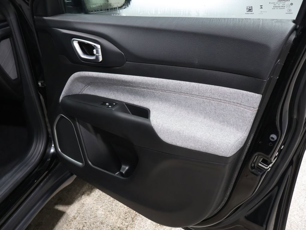 Used 2024 Jeep Compass Latitude image 23