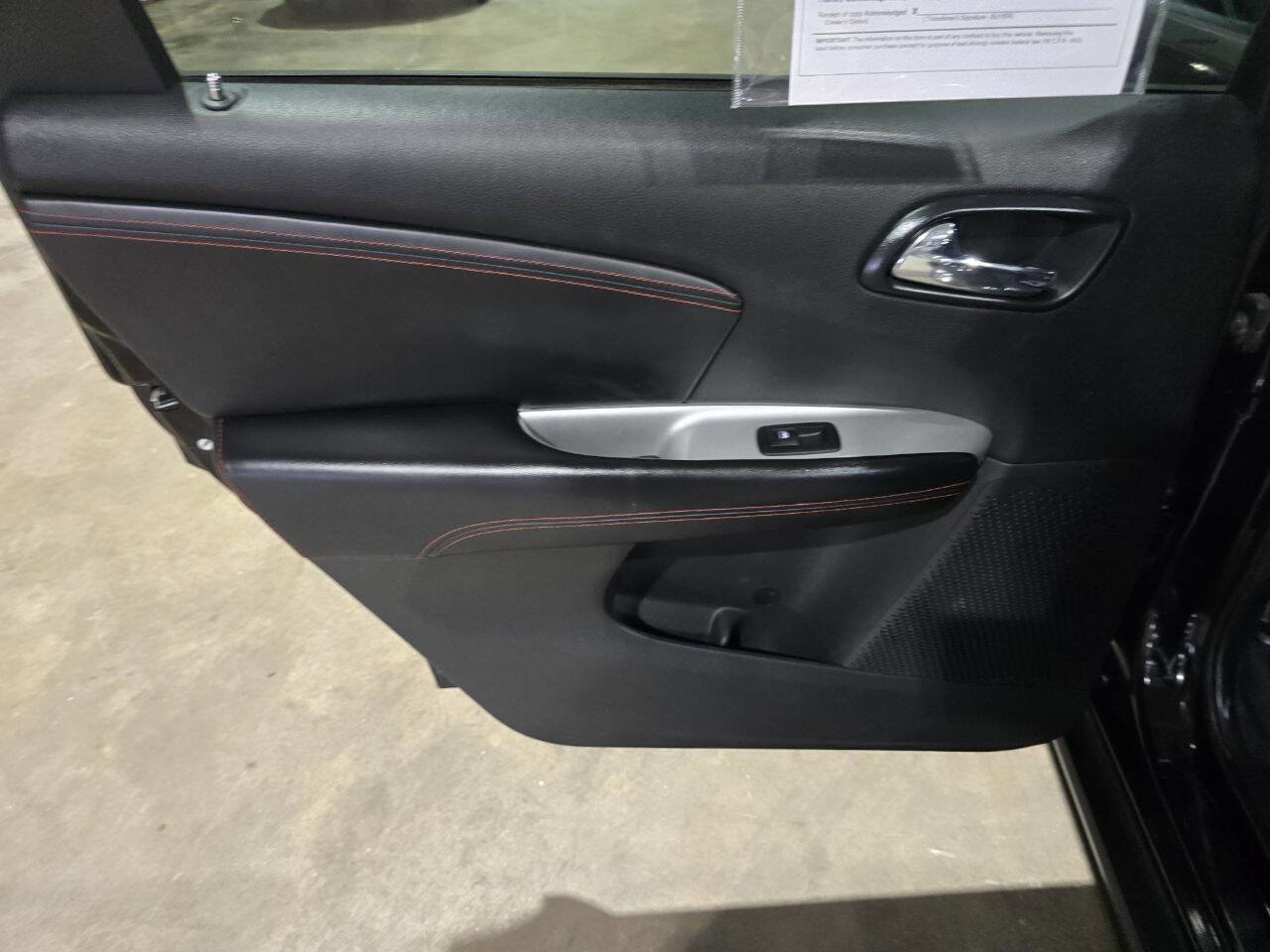 Used 2015 Dodge Journey R/T w/ Flexible Seating Group image 25