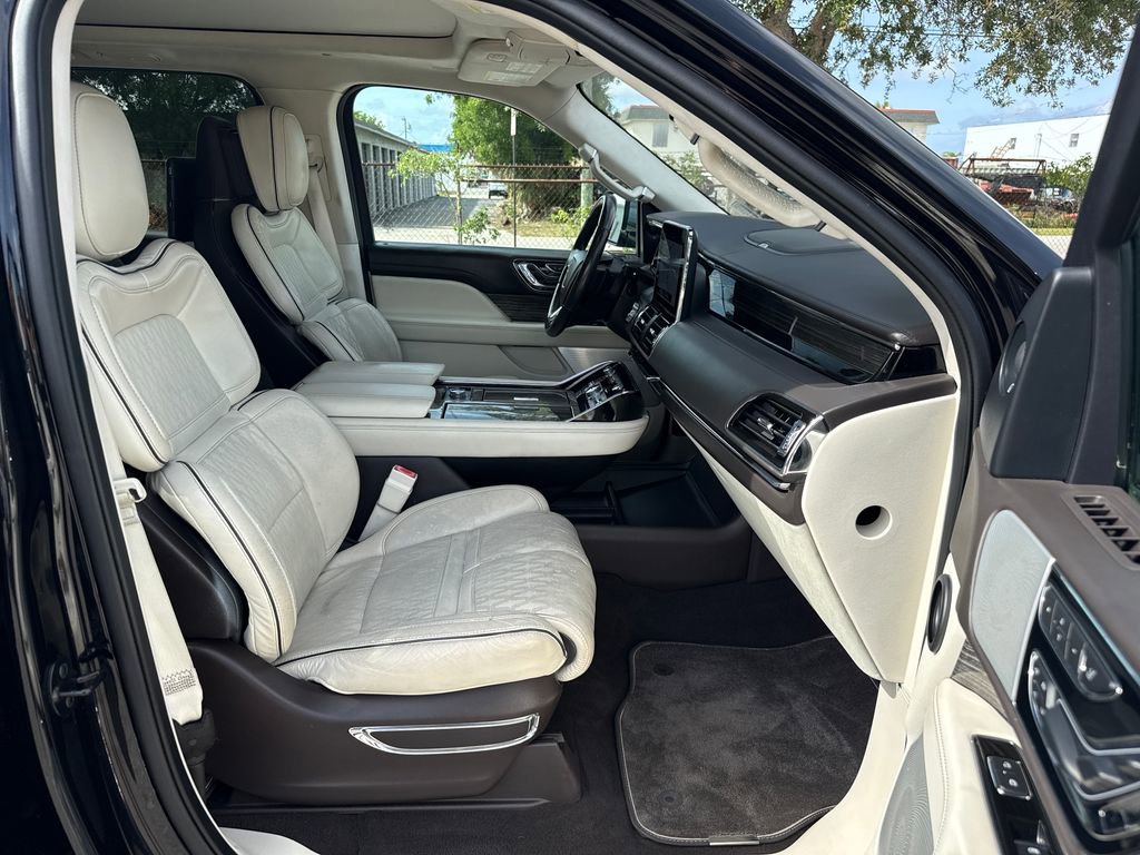 Used 2020 Lincoln Navigator L Black Label w/ Cargo Convenience Package AWD/4WD image 28