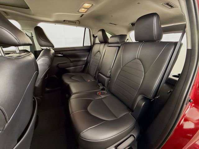 Used 2022 Toyota Highlander XLE image 8