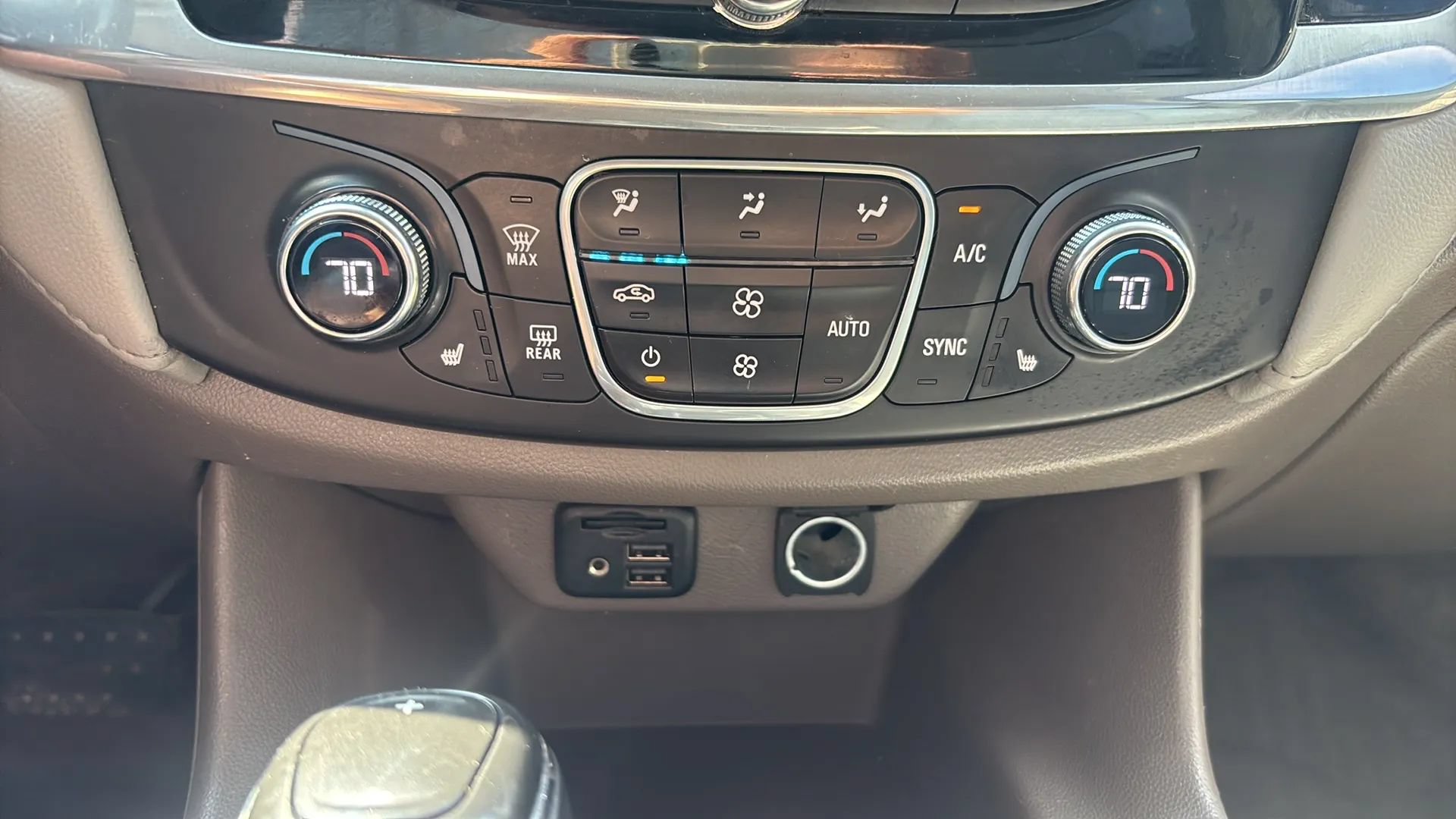 Used 2020 Chevrolet Traverse LT w/ LT Premium Package AWD/4WD image 28