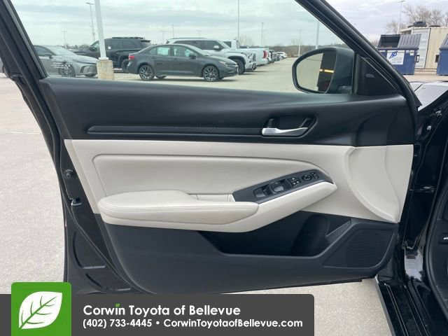 Used 2025 Nissan Altima 2.5 SV image 13