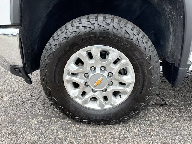 Used 2024 Chevrolet Silverado 2500 LT AWD/4WD image 10