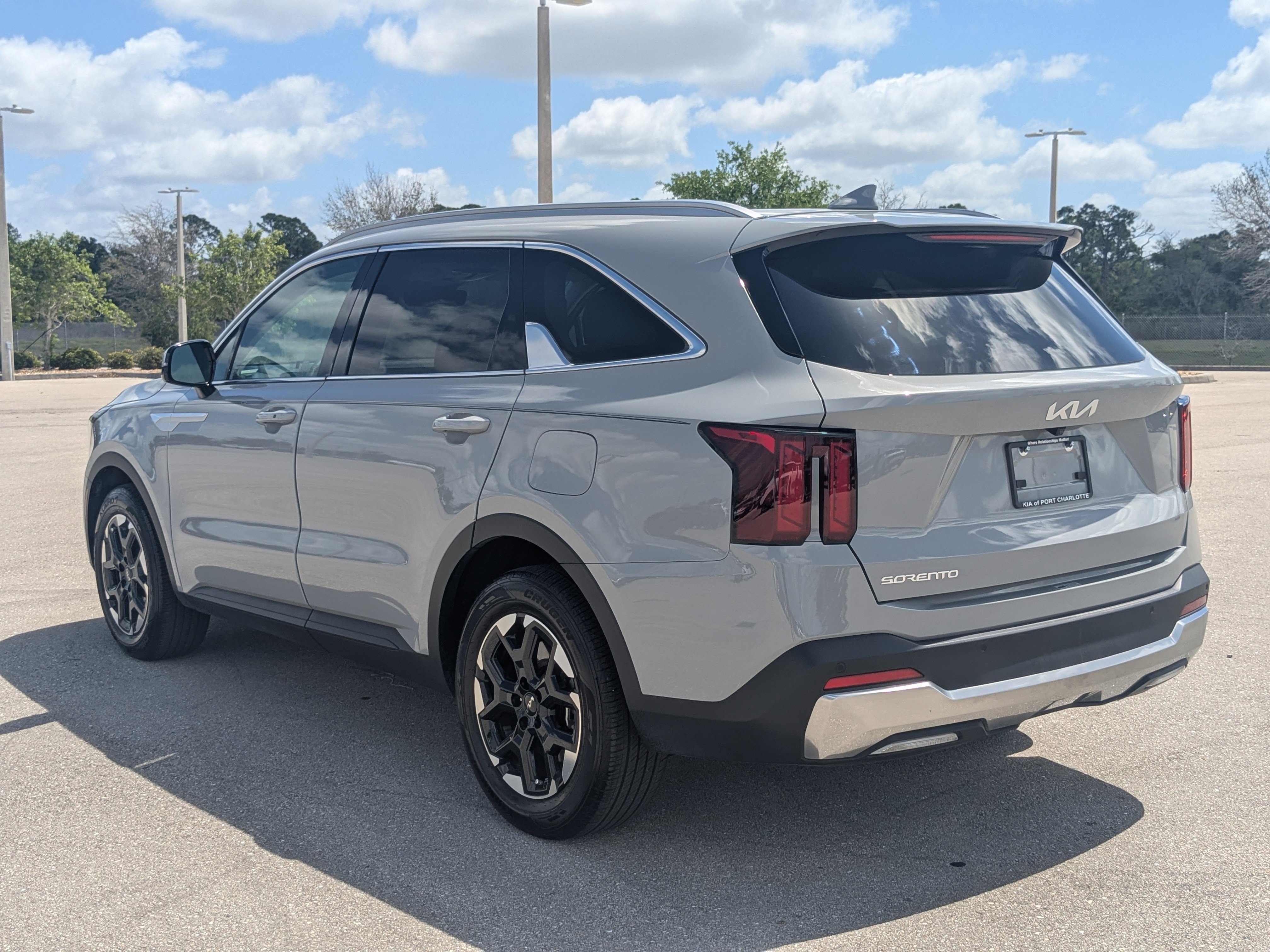 Certified 2024 Kia Sorento S w/ Panoramic Sunroof Package image 7