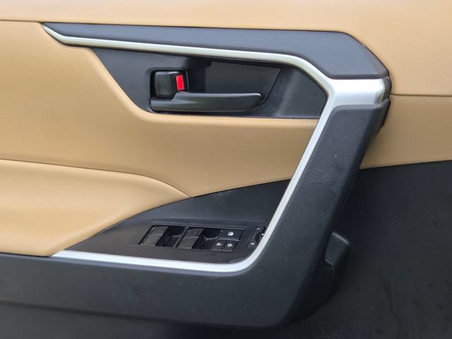 Used 2021 Toyota RAV4 LE FWD image 27