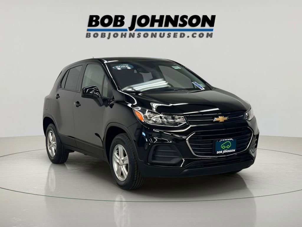 Certified 2022 Chevrolet Trax LS w/ Tint and Cruise Package image 2