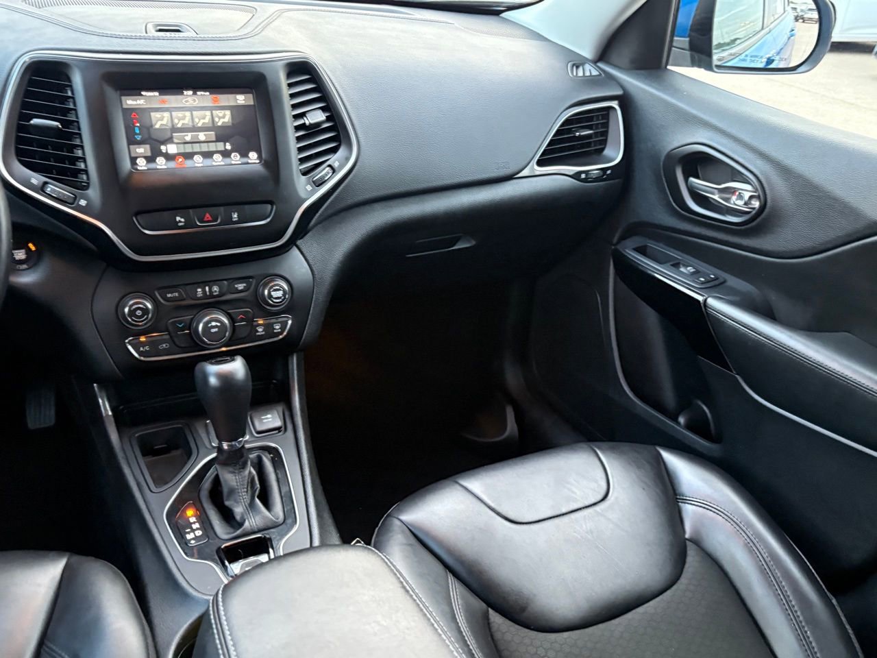 Used 2021 Jeep Cherokee Latitude Plus image 14