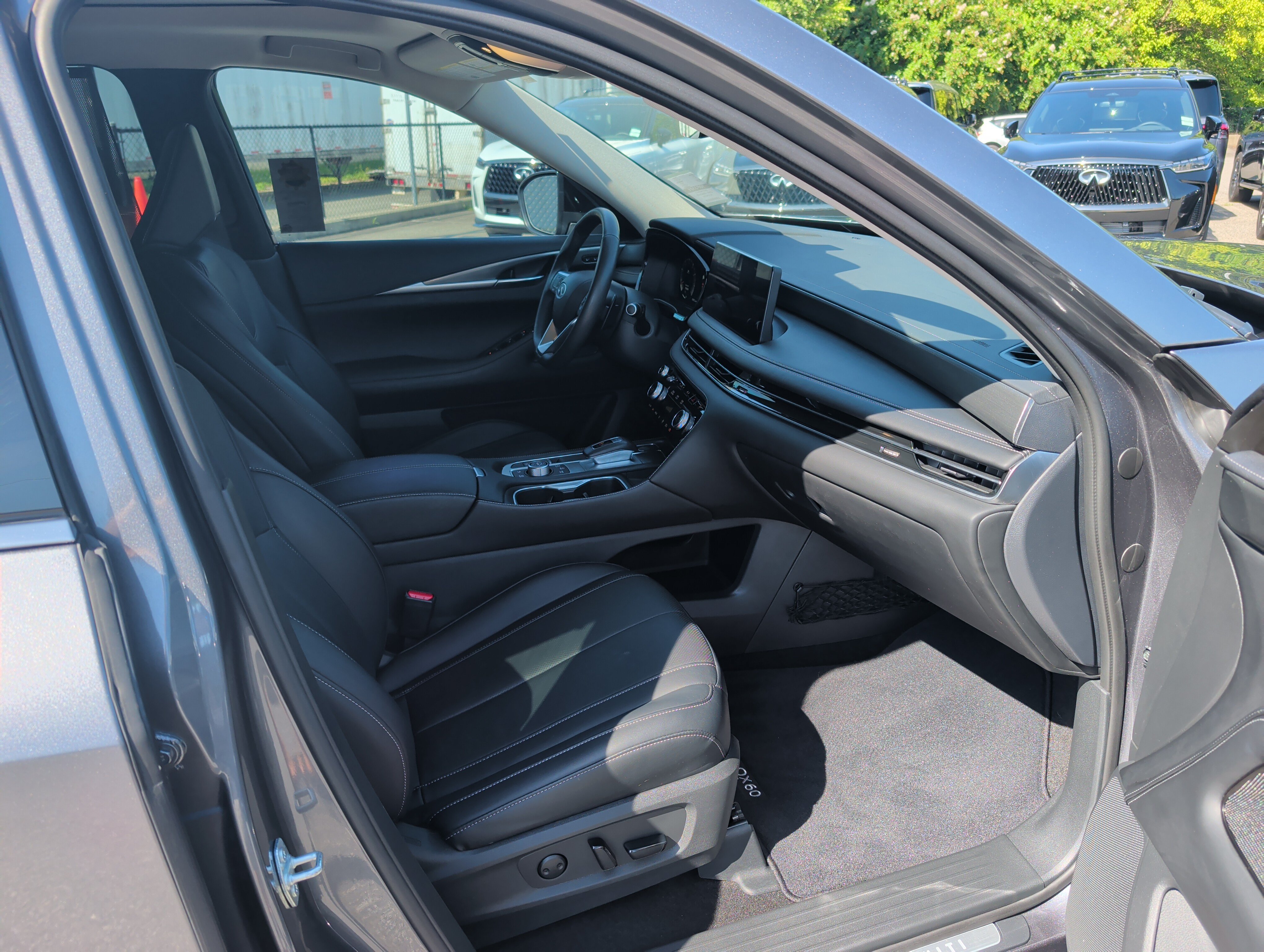 Used 2023 INFINITI QX60 Luxe w/ Cargo Package FWD image 12