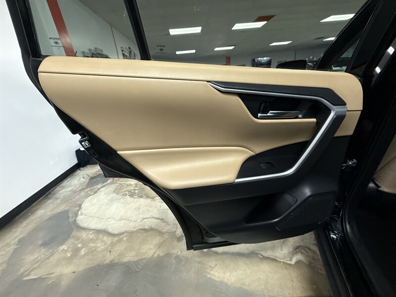 Used 2020 Toyota RAV4 XLE AWD/4WD image 28