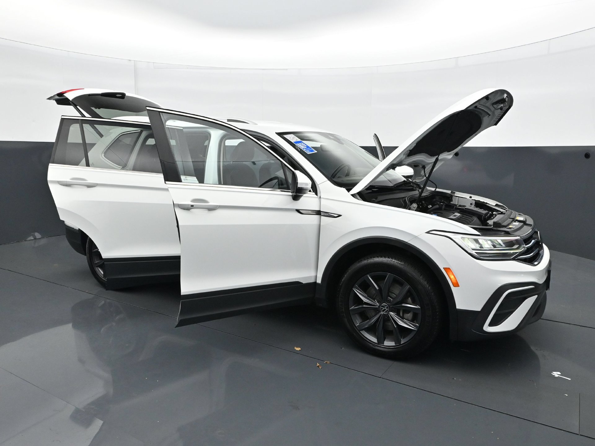 Used 2022 Volkswagen Tiguan SE FWD image 38