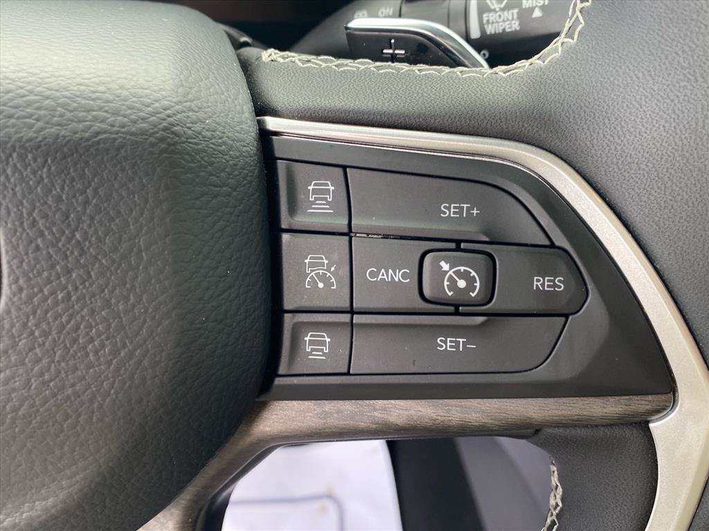 Used 2025 Jeep Grand Cherokee L Limited w/ Luxury Tech Group II AWD/4WD image 19