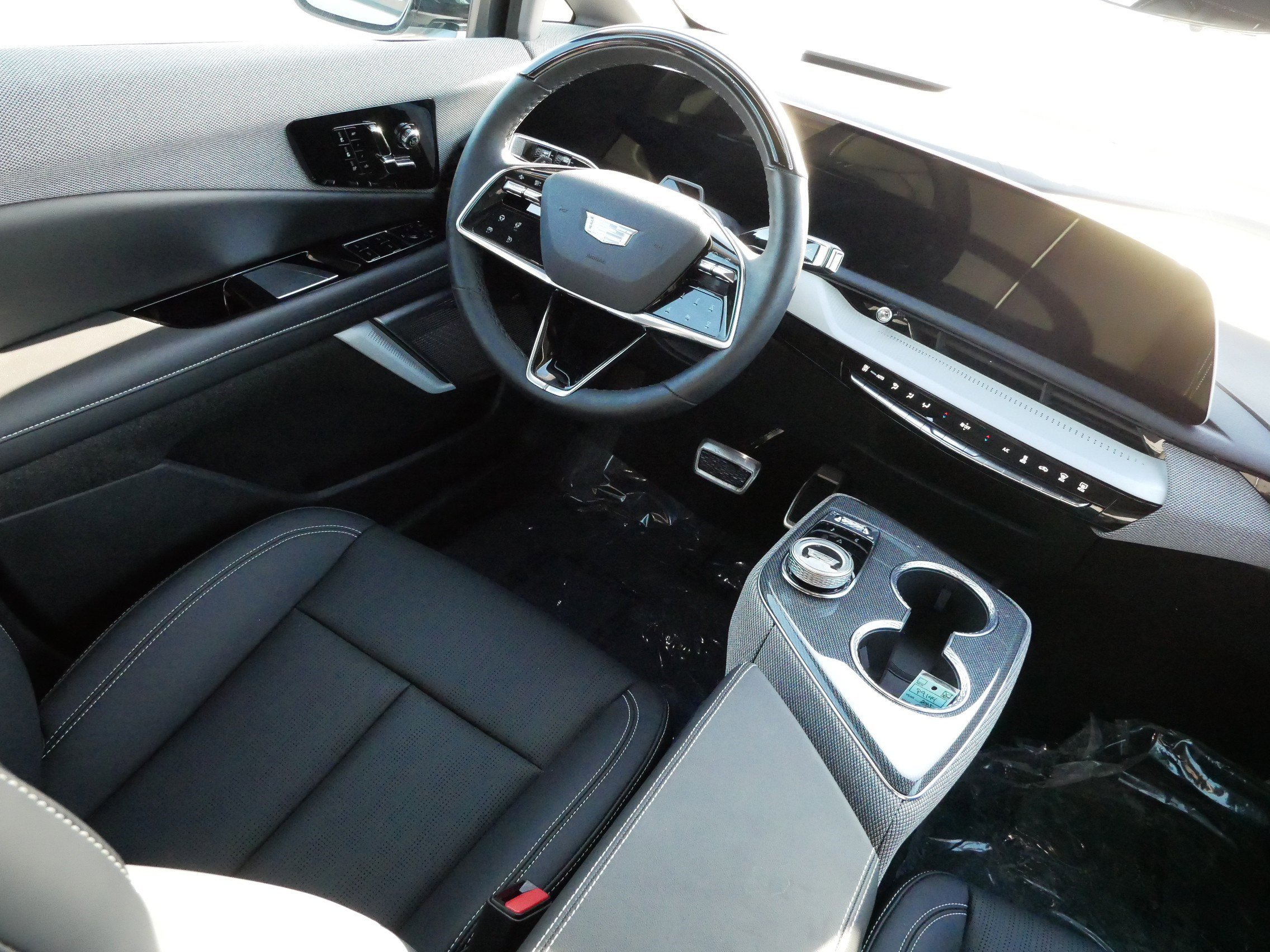 Certified 2025 Cadillac Optiq Sport 2 w/ LPO, Floor Liner Package image 9