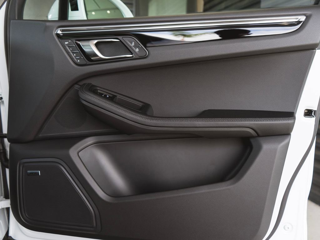 New 2025 Porsche Macan image 33