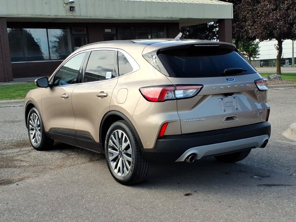 Used 2020 Ford Escape Titanium w/ Titanium Premium Package 2.0 FWD image 3