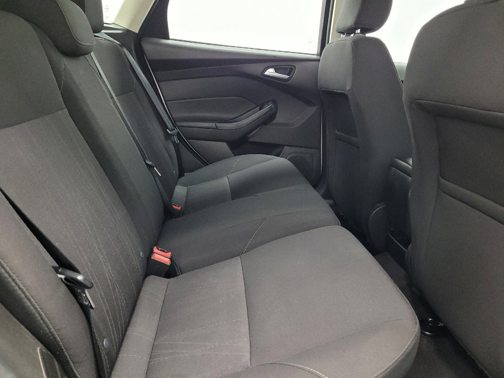 Used 2016 Ford Focus SE FWD image 19