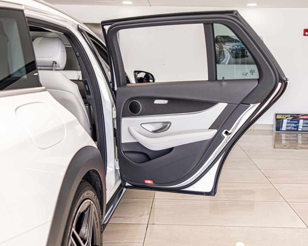 Used 2022 Mercedes-Benz E 450 4MATIC All-Terrain Wagon image 38